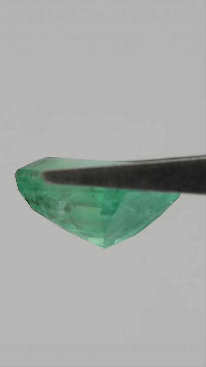 Product video 1: Rich vivid bluish green Natural Emerald.