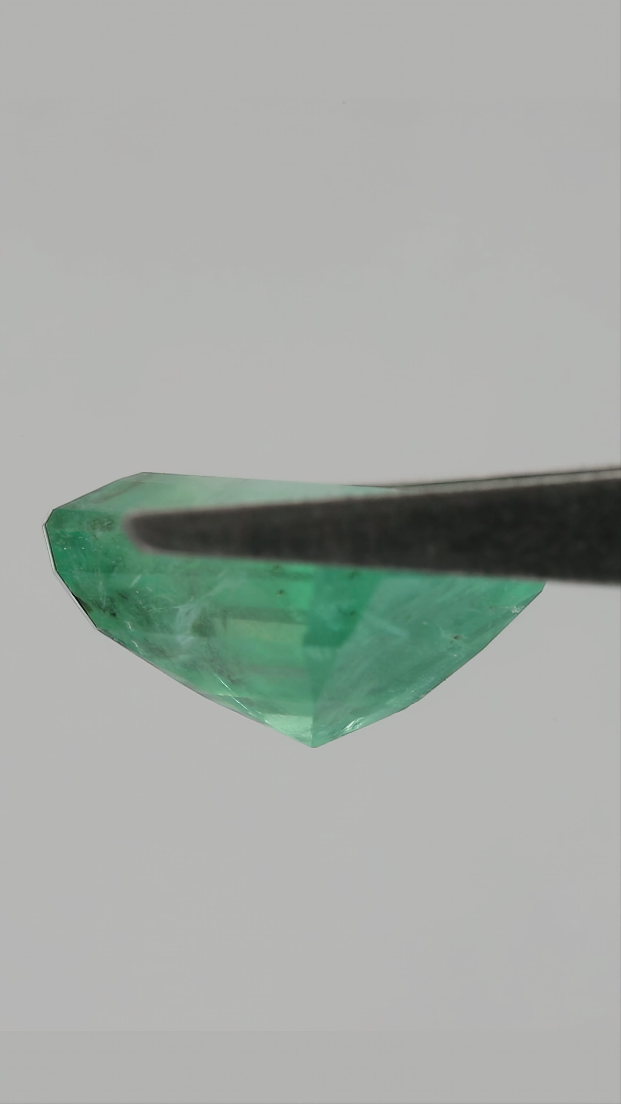 Product video 1: Rich vivid bluish green Natural Emerald.