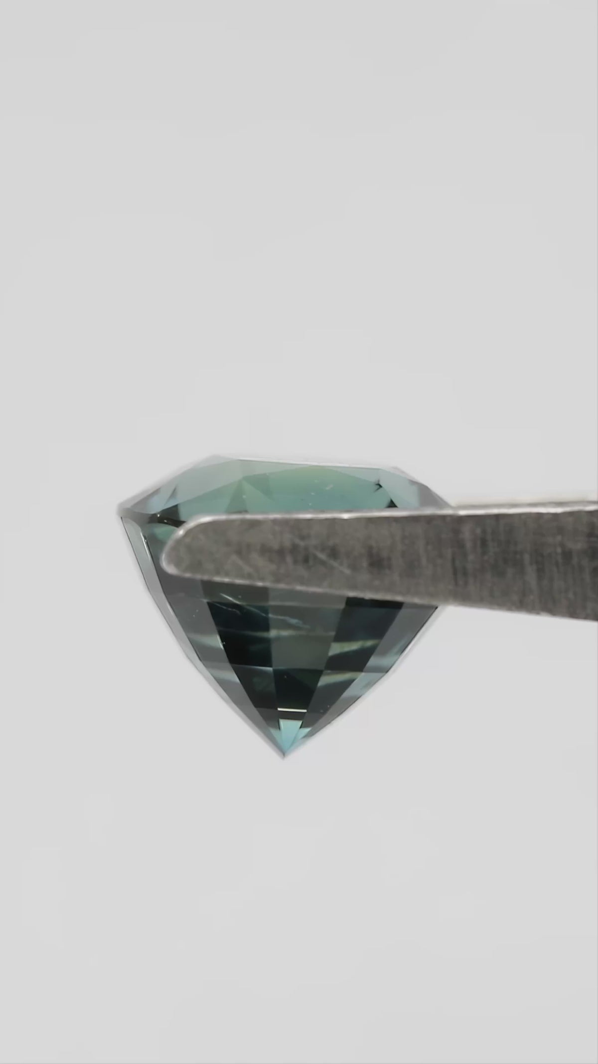 SL411 Deep Teal Blue Natural Sapphire rotation and scale video