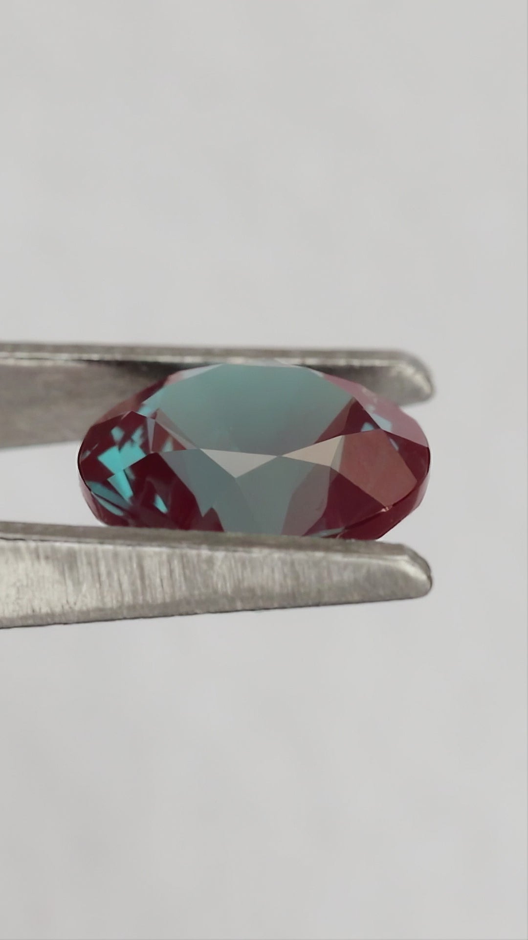 Merchant-finished natural-light video of the round lab-grown alexandrite design, including crown, back and fingertip-scale views.