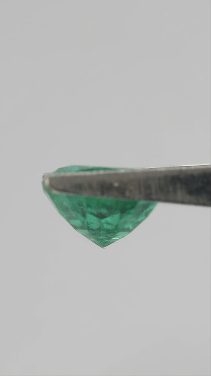 Product video 1: Rich vivid green Natural Emerald.