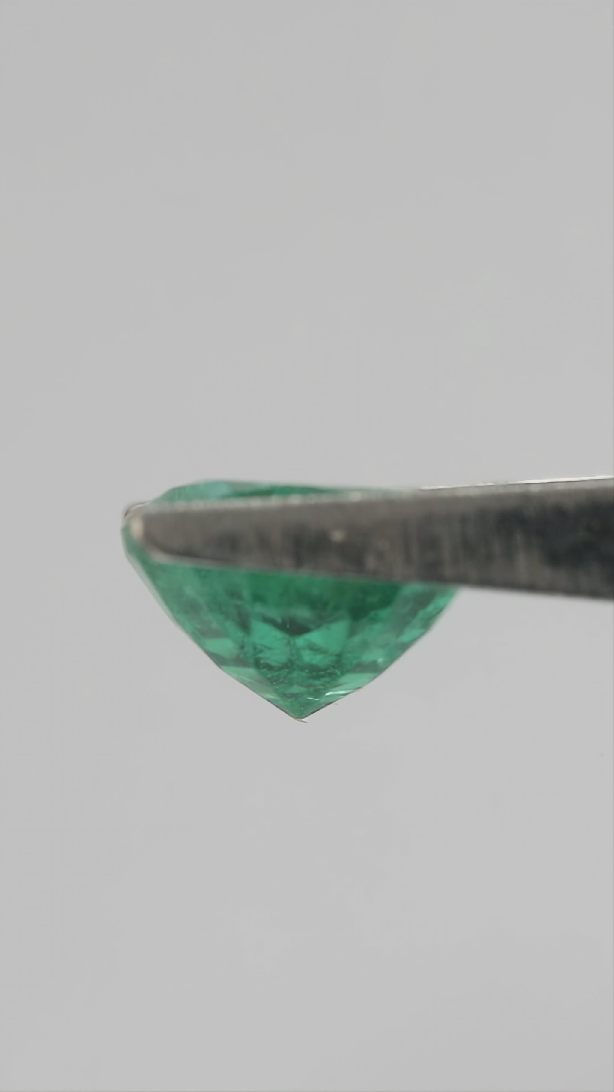 Product video 1: Rich vivid green Natural Emerald.