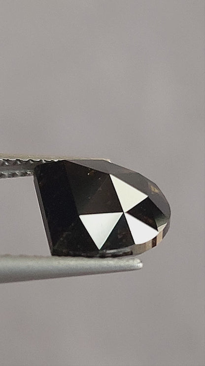 Natürlicher Fancy-Dark-Cognac-Diamant, D-förmiger Halbmond, 3,27 ct, 9,95 × 8,49 mm, beidseitig facettiert, unbehandelt