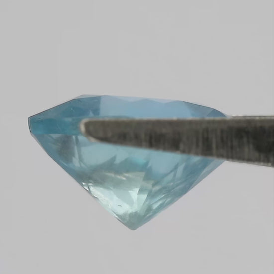 Natural-daylight video of the exact 2.08 ct square-cushion aquamarine showing color, inclusions and reflections.