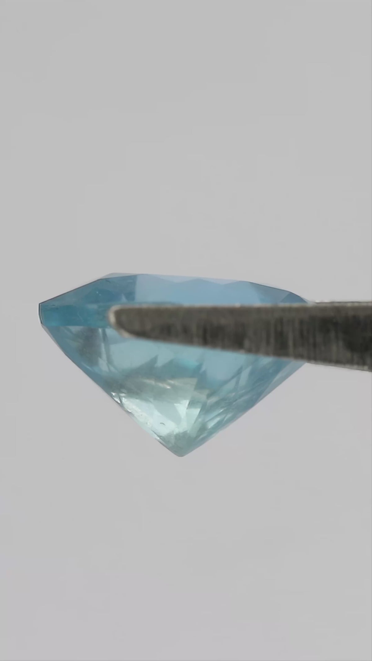 Natural-daylight video of the exact 2.08 ct square-cushion aquamarine showing color, inclusions and reflections.