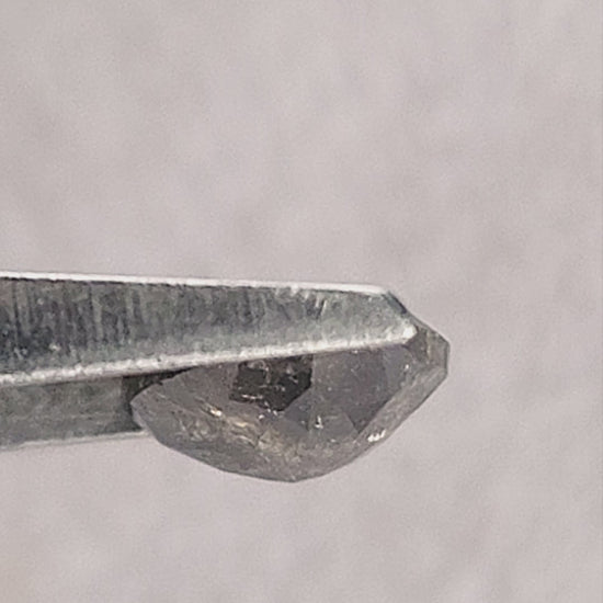 Product video 1: Salt and pepper Natural Diamond.