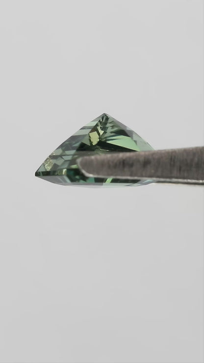 Türkisgrüner natürlicher Saphir mit blaugrünem Unterton, Shield Cut, 0,97 ct, 6,22 × 6,86 mm, vom Händler als unerhitzt eingestuft