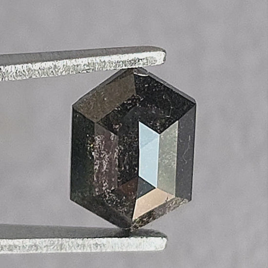 BS0030 Salt and Pepper Natural Diamond rotation and scale video