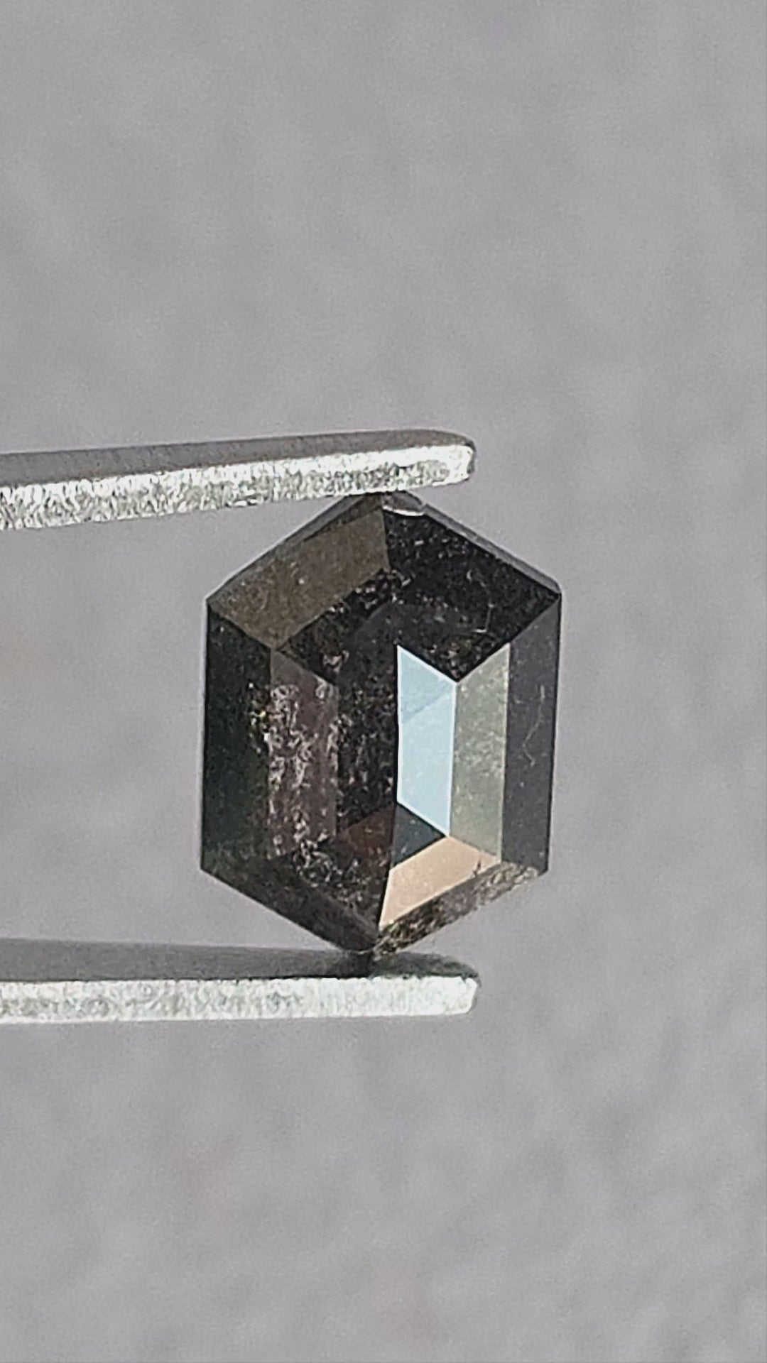 BS0030 Salt and Pepper Natural Diamond rotation and scale video