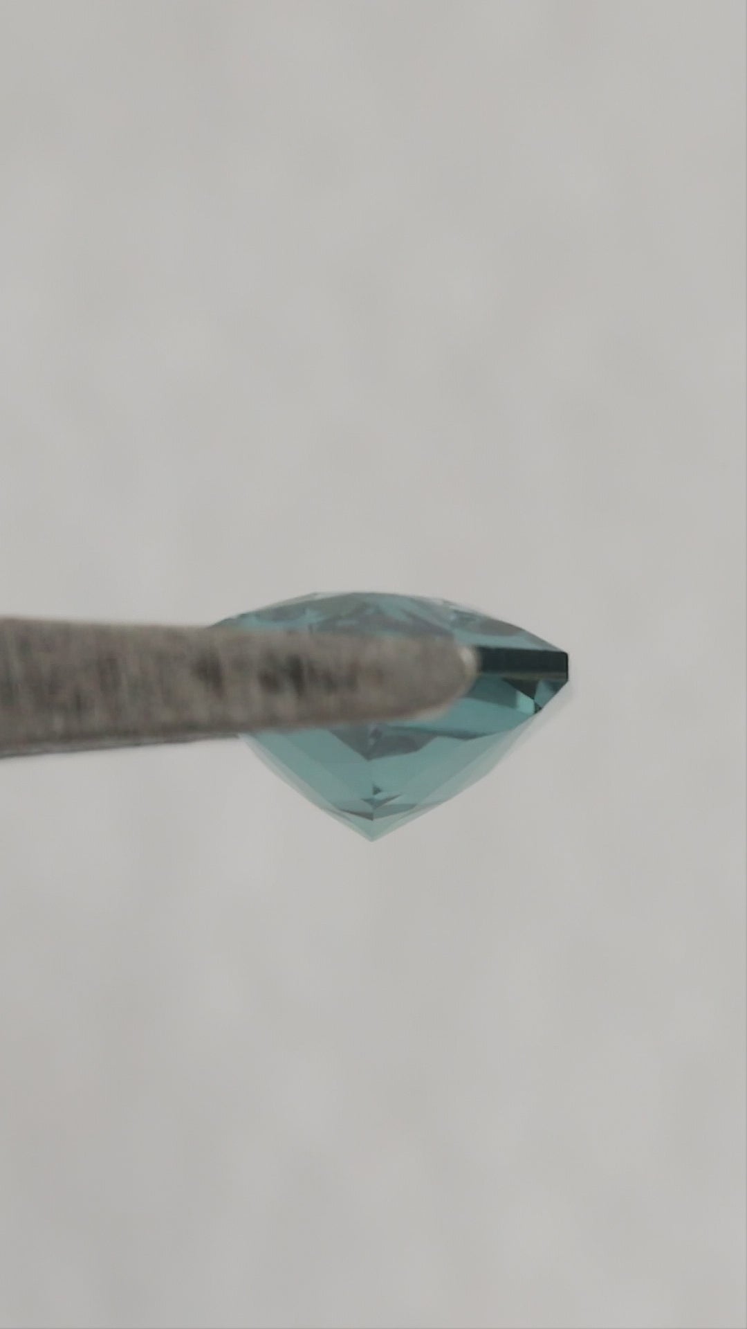 Video of BLS115 lab-grown sapphire showing its facets and blue-green reflections as the viewing angle changes.