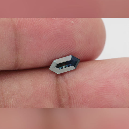 Natural bi-color sapphire BNS177 natural daylight video 3