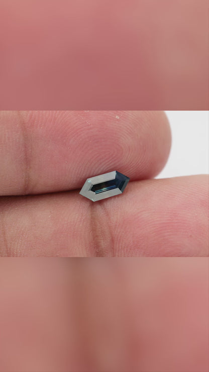 Natural bi-color sapphire BNS177 natural daylight video 3