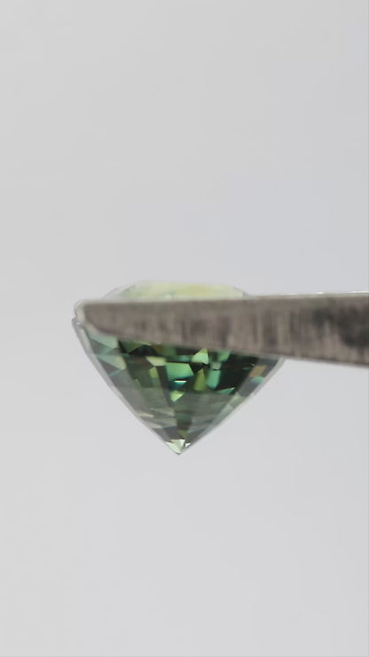 Unerhitzter natürlicher Saphir in Blaugrün (Teal), ovaler Mischschliff, 7,72 × 6,40 mm, 1,94 ct, Madagaskar