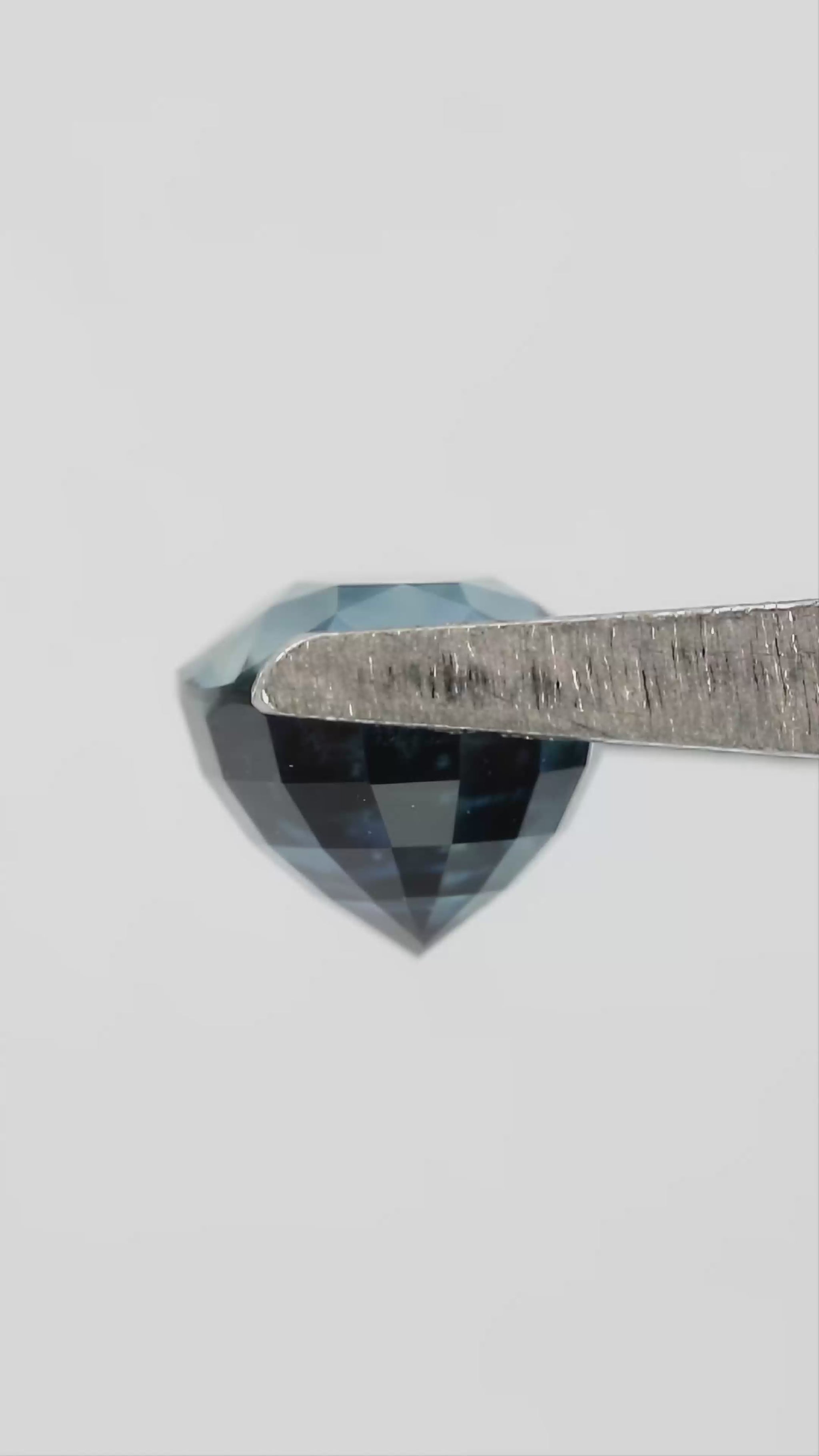 Product video 1: Teal blue green parti Natural Sapphire.