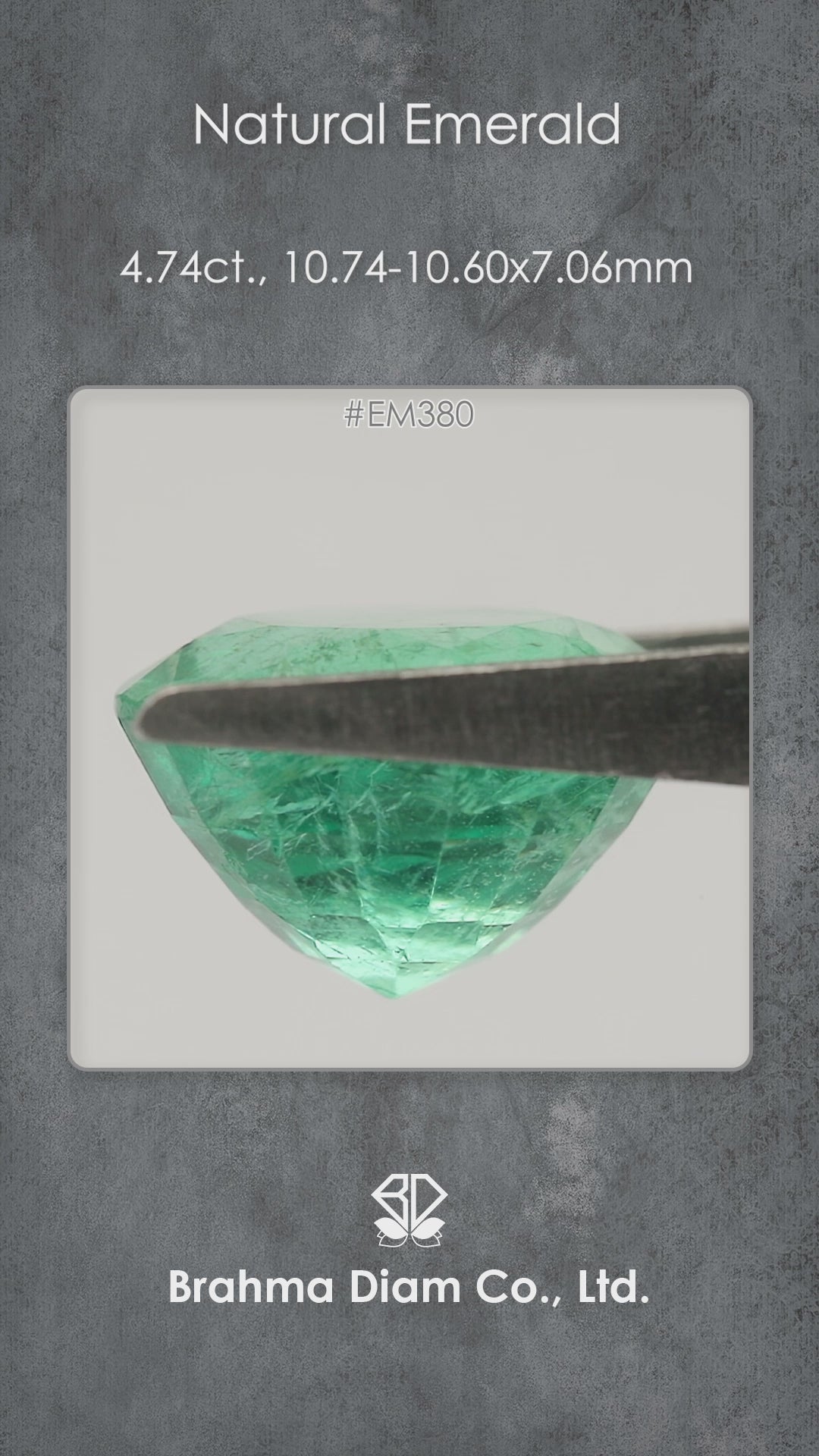 Product video 2: Vivid green, slightly bluish green Natural Emerald.