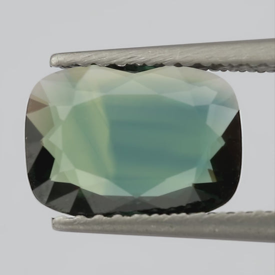 Natural sapphire BNS182 natural daylight video 3