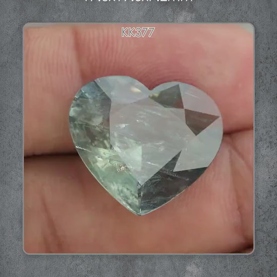 Natural sapphire KK377 natural daylight video 2