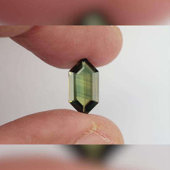 Natural sapphire BNS181 natural daylight video 3