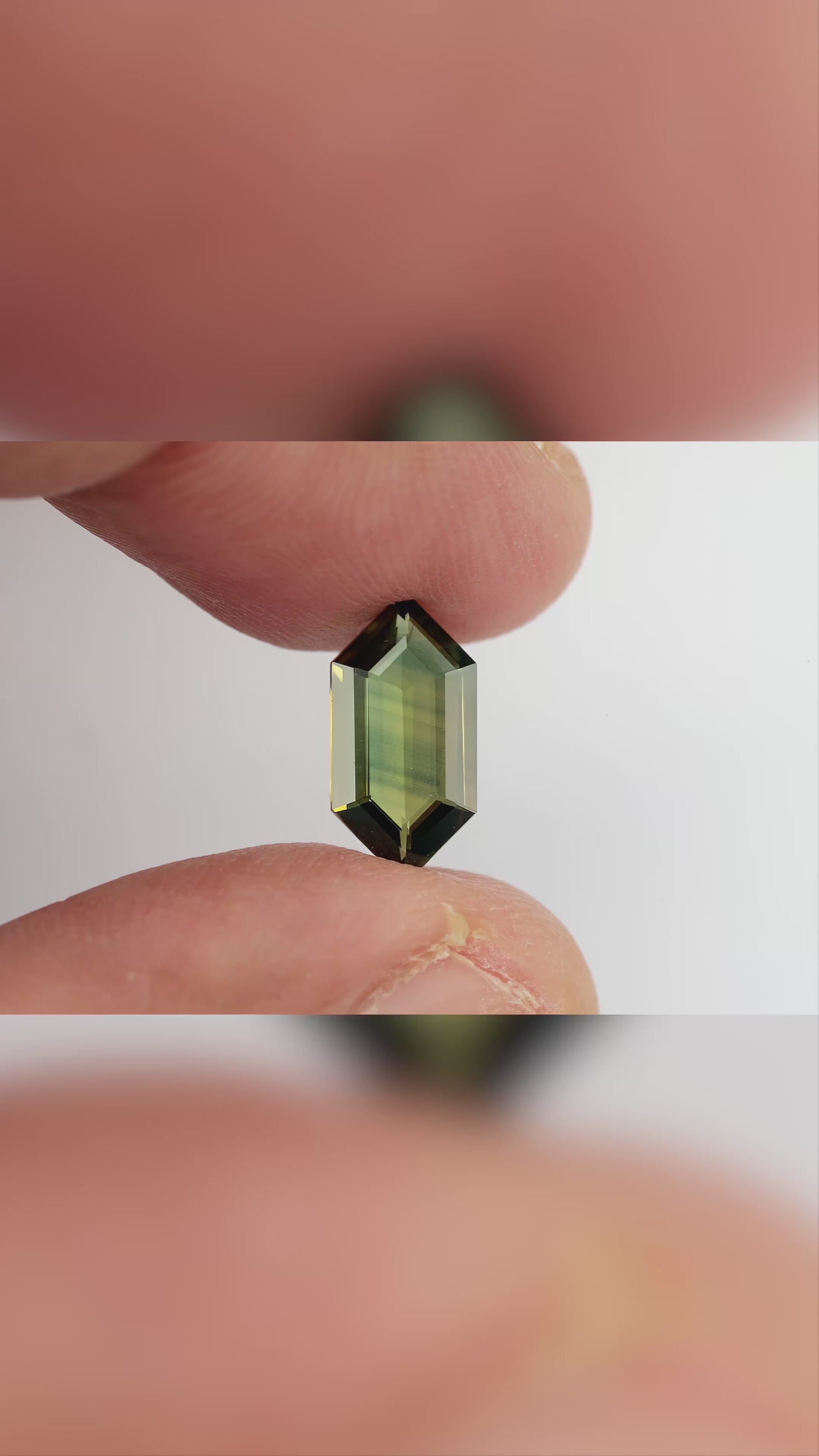 Natural sapphire BNS181 natural daylight video 3