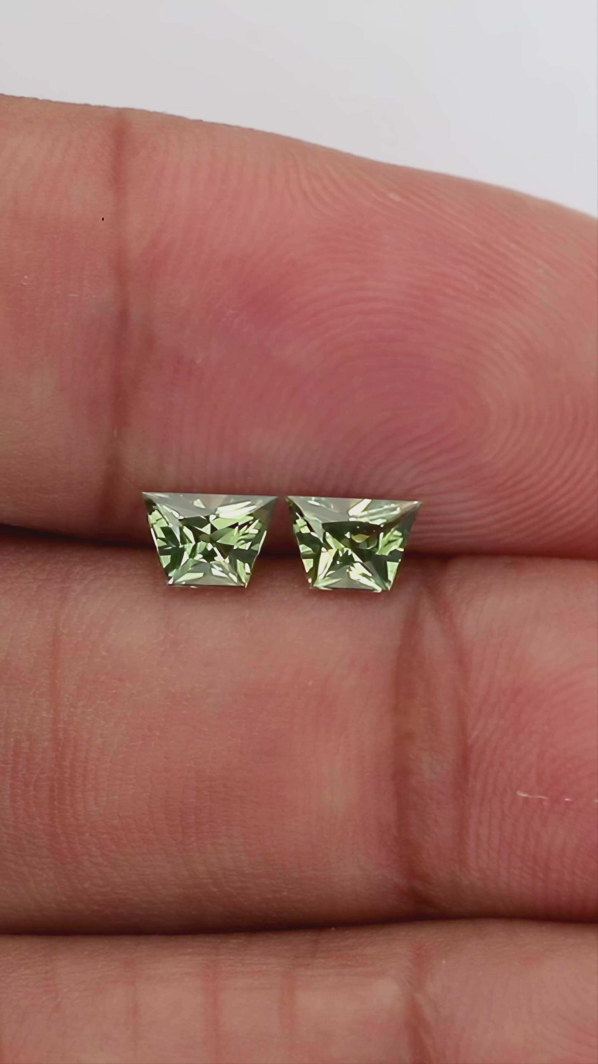 Natural sapphire pair SAP-TPZD-0080CT natural daylight video 3