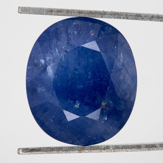 Movement video showing the exact blue sapphire from changing angles.