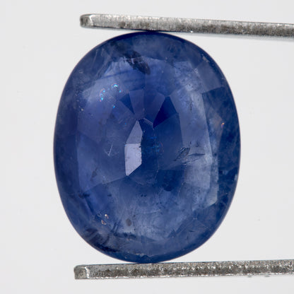 Back view of the oval blue sapphire, showing the pavilion faceting and outline.
