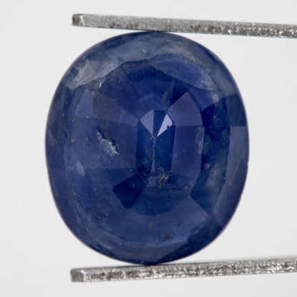 Back view of the oval blue sapphire, showing the pavilion faceting and outline.